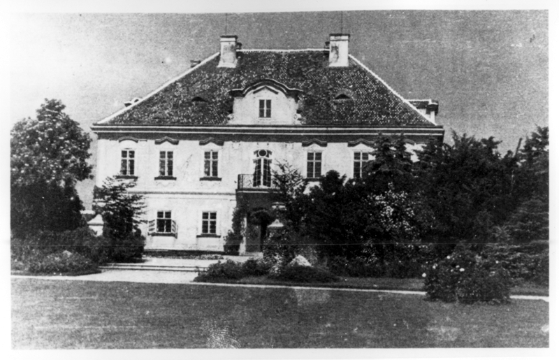 Chateau in Panenské Břežany, APT 5184